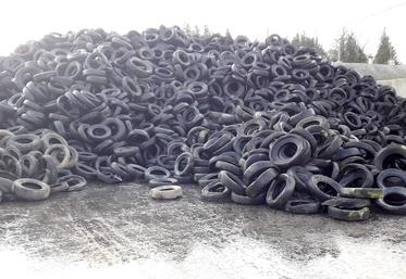 Les bennes de pneus à recycler étaient encore nombreuses, fin de semaine  sur le silo Calipso de Franleu. 