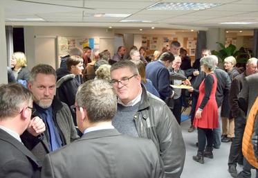 Faire et vivre ensemble : aussitôt dit, aussitôt fait autour d’un cocktail réunissant des personnes de tous horizons.