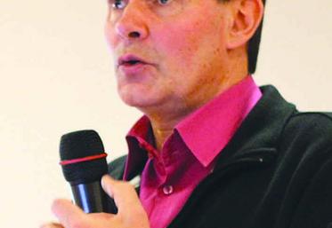 Avec la fin des quotas, on observe l’émergence de deux logiques de collecte : l’encadrement des livraisons pour les sociétés privées et l’accompagnement de l’offre laitière pour les coopératives, a expliqué Gérard You.