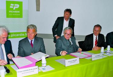 Le 16 novembre, signature dans les locaux de l’Institut LaSalle Beauvais de la convention créant Pima@tec (Picardie Technocentre du machinisme agricole et des agroéquipements), par les dirigeants du Cetim : Philippe Cholderlos de Laclos, directeur, et Emmanuel Vielliard, président ;  Claude Gewerc, président du Conseil régional, et les représentants d’Agco, Macon Shute, vice-président Engineering, Markus Wethues, directeur général du Gima.