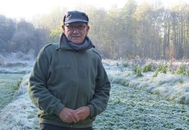 Alain Dupont, cressiculteur à la retraite, cultive encore quatre bassins pour la vente, mais la quasi-totalité 
de la cressonnière est en friche.