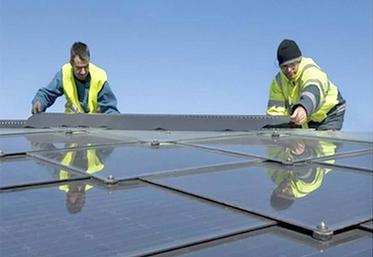 Le ministère souhaite favoriser les concertations locales et l’intégration  paysagère. L’entreprise Akuo Energy a été citée en exemple pour ses tuiles solaires. 