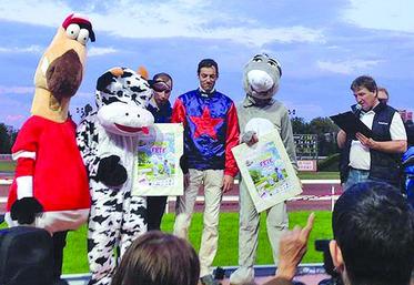 La mascotte à l'hippodrome d'Amiens.