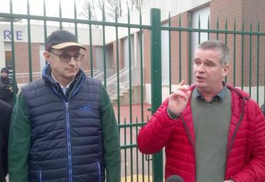 Pascal Butez et Antoine Peenaert, à la sortie de leur entrevue avec le sous-préfet de Calais. 