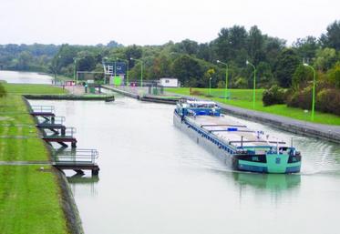 Long de 107 km, le canal Seine-Nord Europe reliera le bassin de la Seine (Le Havre), via les Hauts-de-France (par l’Oise et Compiègne), aux 20 000 km du réseau fluvial nord européen.