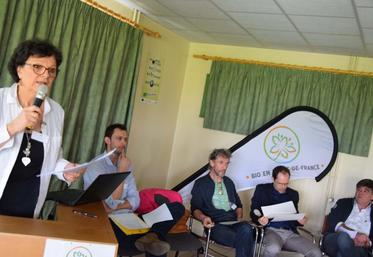 De g. à dr. : Nadou Masson, président de Bio en Hauts-de-France ; Simon Hallez, animateur Bio en Hauts-de-France ; Benoît Canis, maraîcher bio ; Jean-Loup Stérin, Novial ; et Gérard Batot, représentant Biocoop Hauts-de-France.
