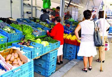 Les Français manifestent leur préférence pour les marchés même s'ils continuent à acheter très majoritairement dans les grandes surfaces.