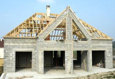 Jusqu’au 30 juin 2021, il sera possible de faire une donation à un enfant ou petit-enfant de 100 000 E maximum  en exonération de droits pour la construction d’une maison, des travaux de rénovation énergétique ou à la participation au financement d’une entreprise.