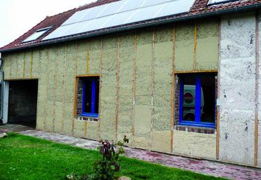 L'Isolinbois est placé entre les structures de bois où il remplace le torchis habituel.