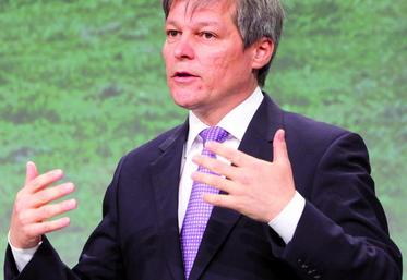 «Avec cette réforme, nous laissons le marché jouer son rôle et nous renforcement également le rôle des professionnelles au sein de la chaîne alimentaire. L’agriculteur est au cœur de son métier et il a les moyens de réagir sur le marché», a commenté Dacian Ciolos, commissaire européen à l'agriculture.