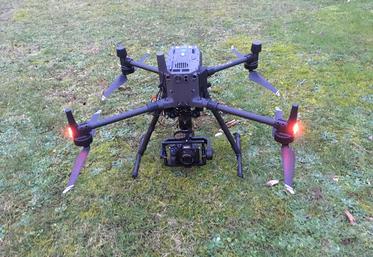 L’utilisation du drone est actuellement la méthode la plus économique et la plus accessible car elle ne nécessite pas de pulvérisateur de dernière génération.