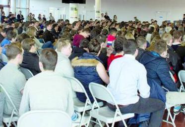 Près de trois cents jeunes ont participé au challenge.