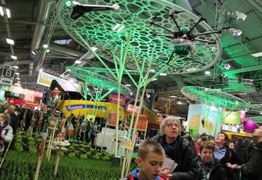 Drones, moissonneuse batteuse high-tech, décor futuriste... Le hall horticulture du salon donne de la profession une image résolument moderne.