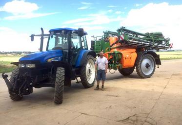 Christophe Messean : «Avoir un pulvérisateur en commun demande une certaine organisation au sein du groupe. 
Les adhérents planifient, chaque lundi matin, les traitements à venir dans la semaine.»