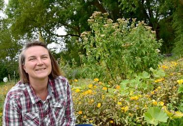 Anne-Julie Ghesquière :  «Je commence par tout semer en godet dans une serre, qui sert au démarrage des plants, mais aussi parce que je déteste éclaircir et jeter les graines. Puis, au moment voulu, je plante.»