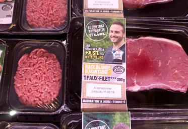 Le nouveau packaging qui accompagnera la viande locale dans les magasins Lidl : fond noir, film skin pour une meilleure conservation et une mise en valeur du produit, photos d’éleveurs entrés dans la démarche. 