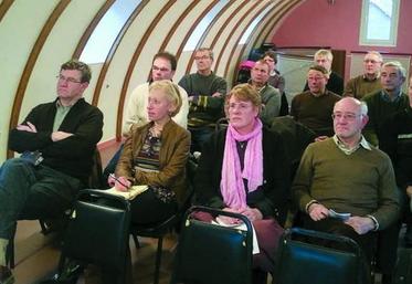 Les participants à l’assemblée de Roisel.