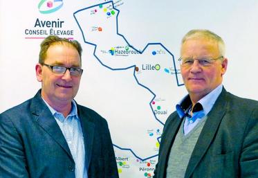 Patrick Arpin (à gauche) succède à Alain Jumelle (à droite) à la présidence d’Avenir Conseil Elevage.