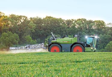 Le Rogator 645, très apprécié des exploitations avec cultures spécialisées, est le modèle automoteur le plus vendu chez Fendt. 