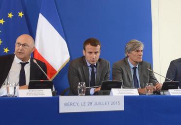 Michel Sapin, Emmanuel Macron et Stéphane Le Foll présentent les modalités de mise en œuvre du plan élevage avec les banques et la BPI.