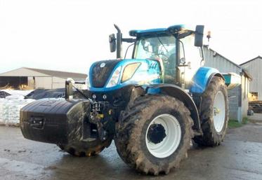 Avec les trois nouveaux tracteurs, les agriculteurs se sont engagés à réaliser 2700 heures annuelles pour un coût estimé 
à 17 euros par hectare.