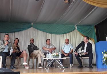 Une table ronde régionale avec de gauche à droite : Damien Carlier (Nord), Séverine Mordacq (Somme), Christophe Galet (administrateur Safer), Benoît Thilliez (Pas-de-Calais), Sébastien Simon (Aisne) et Eric Taisne (Isa Lille).