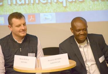 De gauche à droite : Maxime Murlaz, fondateur d’Hostabee, et Benjamin Mendou, fondateur d’Agrotecsol.