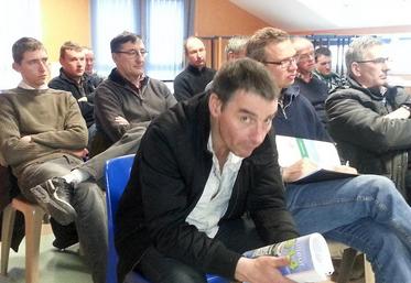 Les participants à l'assemblée de Villers-Bocage.