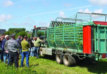 Démonstration de la récolte du mélange ray-grass trèfle.