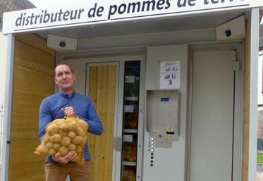 Le distributeur automatique permet à Jérôme Walpoel de gagner un temps fou. Plus besoin de vendre ses pommes 
de terre au marché. 