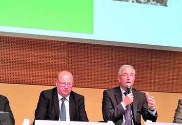 Une nouvelle ère pour la filière betteravière, décryptée par (de gauche à droite) Pierre-Emmanuel Bois et Eric Lainé, directeur et président de la CGB, Dominique Fiévez et Etienne Lenaerts, président et directeur de l’ASBS.