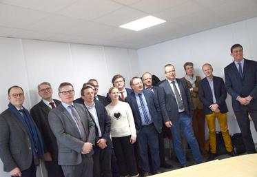 Quasiment tous les membres du conseil de surveillance étaient présents à la conférence de presse organisée par le président du conseil de surveillance, François Leroux (le premier à gauche), le 6 février, au siège de Moussy-le-Vieux.