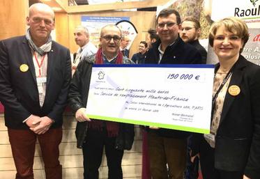 De g. à dr. : Laurent Declercq (président du service de remplacement des Flandres, Bernard Pruvot (vice-président du service de remplacement des Hauts-de-France), Pascal Foucault (président du Service de remplacement des Hauts de France), et Marie-Sophie Lesne.