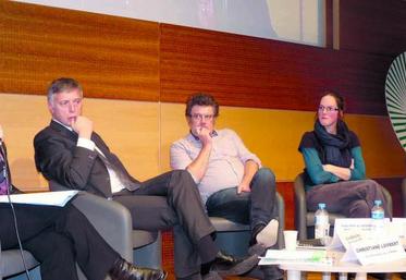 A la table ronde (de gauche à droite) : Christiane Lambert, vice présidente de la Fnsea, Olivier Buiche, directeur de la VPM, Philippe De Brackelaere, directeur adjoint du CVG, Hélène Goudemand, responsable de projet chez Florimond Desprez, Stéphanie Doligez, animatrice.