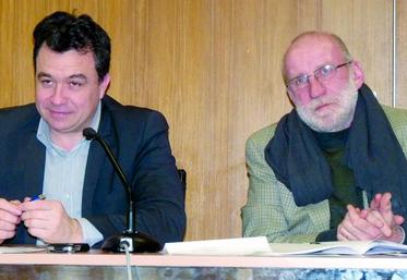Laurent Degenne (à gauche) succède à Michel Lapointe à la présidence de la Frsea Picardie.