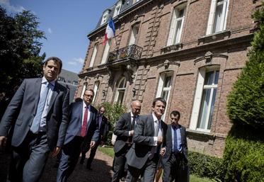 Manuel Valls, 30 juillet, à la sortie de la rencontre avec la Fdsea et les JA : «Les agriculteurs doivent savoir que nous sommes à l’écoute et mobilisés, tant au sein du gouvernement qu’à l’échelon européen.»