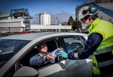 Lors de la distribution le lundi 6 avril, à l'usine Tereos de Lillers (62).