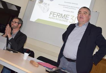 De gauche à droite : Philippe Touchais et Christophe Buisset, respectivement trésorier et président de l’association Ferme agro-écologie 3.0 en Hauts-de-France, animaient la première assemblée générale de l’association.