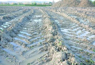 Le tassement, c’est la résultante entre les pressions exercées sur le sol et la résistance du sol. 