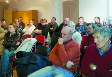 Les participants à l’assemblée de Rue.