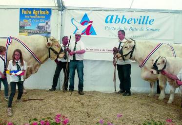Le Grand prix d'honneur Mâles est revenu à la Scea Agri  LS (élevage Soubry) à Vron (à gauche), et le Grand prix d'honneur Femelles à l'Earl Leborgne à Vironchaux.