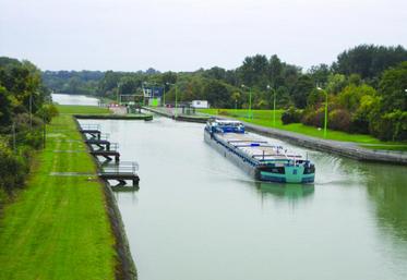 Hostiles au projet depuis le début, les représentants d’Europe Ecologie - Les Verts ont voté contre.