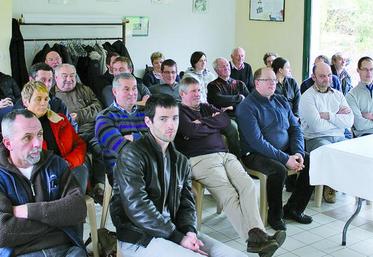 Une quarantaine d’agriculteurs s’est rendue à l’assemblée cantonale de Doullens. Echanges et convivialité ont renforcé 
les liens.