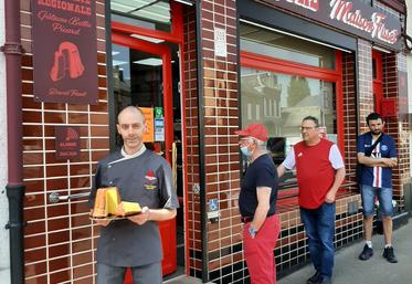 On vient parfois de loin pour acheter le «battu» de la Maison Fisset ;  qui l’exporte à l’occasion des vacances dans d’autres régions de France.