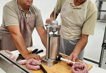 En saucisses ou en crépinettes, une préparation simple, mais efficace, qui demande quand même un petit tour de main et un peu de matériel.