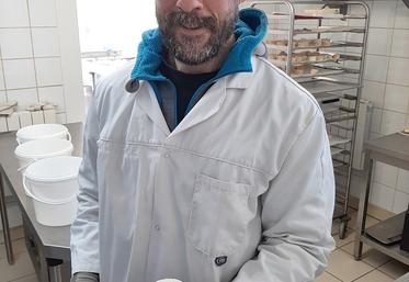 Tous les fromages de la chèvrerie du moulin de Prouville sont au lait cru,  seuls les yaourts sont fabriqués avec du lait pasteurisé. 