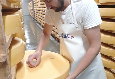 Pour rien au monde, le fromager Gabriel Moura  ne voudrait faire un autre métier que le sien.