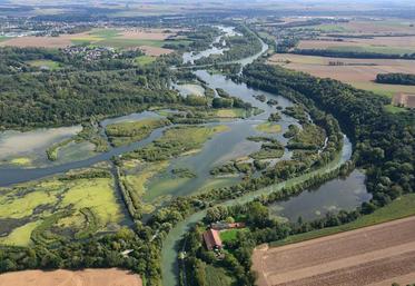 Dès la photo de couverture du Routard, le ton est donnée : «Le Santerre Haute Somme offre l’occasion de belles balades dans la nature et de joyeuses parties de pêche.»