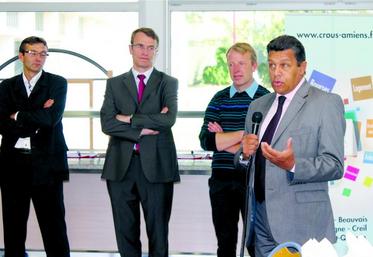 De gauche à droite : Didier Verbeke, président du comité de promotion Terroirs de Picardie, Philippe Choquet, directeur de LaSalle Beauvais, Luc Smessaert, président de la Fdsea de l’Oise et Xavier Beulin, président de la Fnsea. «Nous défendons une agriculture forte, diversifiée et riche de ses terroirs» a déclaré ce dernier.