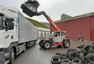 Une soixantaine de tonnes de pneus ont été collectés et évacués vers un centre de revalorisation à l’issue de la première journée de la démarche Ensivalor conduite par la FDSEA80. D’autres opérations sont prévues dans les semaines à venir.